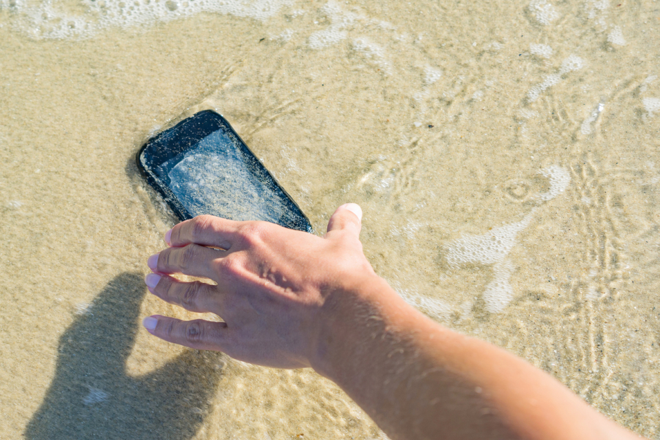rädda data från vattenskadad telefon